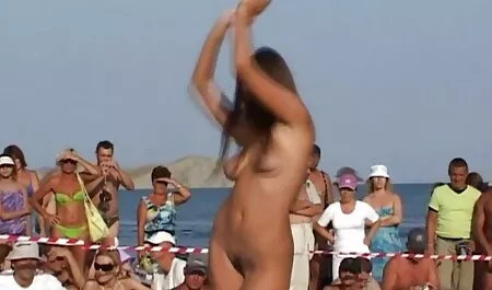Veronica online szex film dörzsöli a sperma egy részét a puncijában.