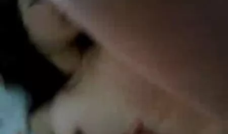 A szőke ingyenes felnőtt filmek csaj terjed a nylon lábak, maszturbál.