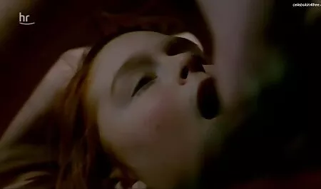 Egy aranyos mature szex kék szemű lány szereti a faszt, arcát lövés