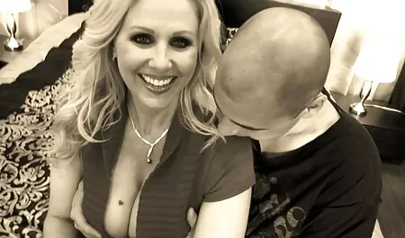 Európai MILF Michelle Russo xxxporno magyarul lesz a borotvált punci
