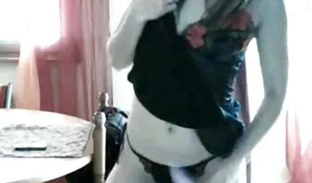 Sztriptíz játszani cica fel a comb szex porn