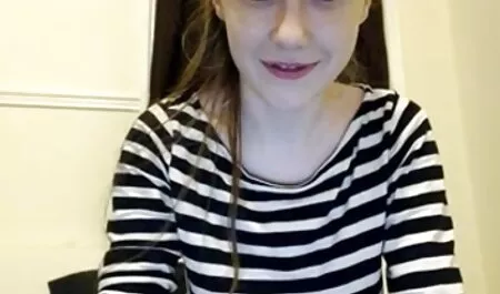 Kék hajú tini pornó szex maszturbál, rábaszik a seggét