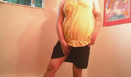Egy kanos fekete törpe szar pornó és szexfilmek kemény.