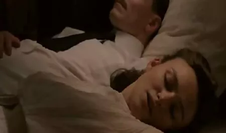 Angelina sétál egy kolesz szex fasz a seggét