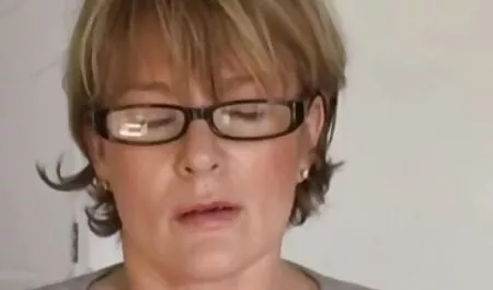 Milf szar, baszik egy piercing egy michelle wild filmek amatőr videó.