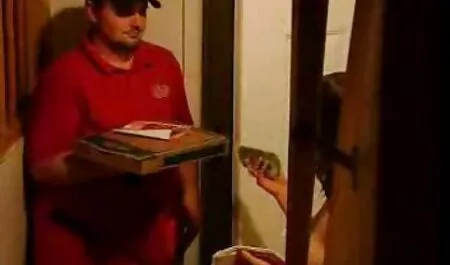 Milf ingyen nézhető sexfilm baszik fiatal fekete kakas.