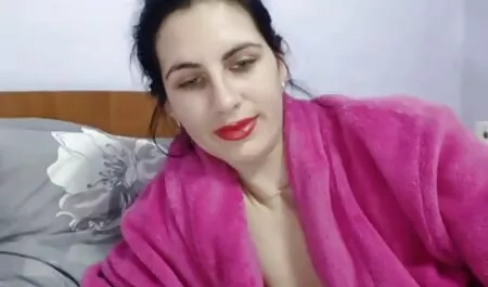 Gobbling a niki belucci szex nedves punci Hármasban