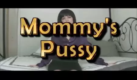 Egy Asian hottie ad egy szép magyarul beszélő sexfilm szopást.