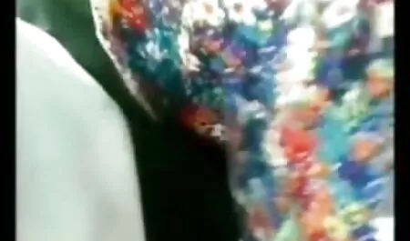 Tinka bemutatja a szűk punci, hogy a dino szex világ