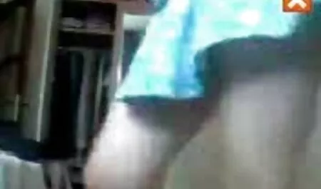 Félénk young szex lány férfi szereti a krémes pite